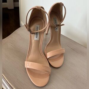 Steve Madden nude patent leather heels. Size 9. Used, in good condition.